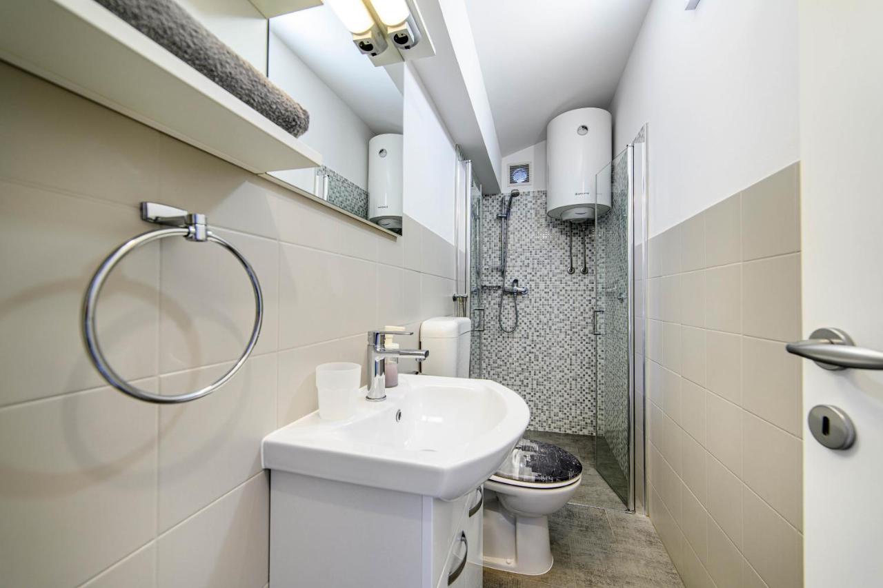 Apartman More ชิเบนิก ภายนอก รูปภาพ