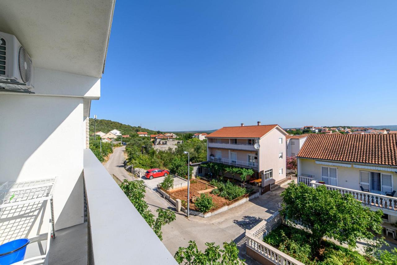 Apartman More ชิเบนิก ภายนอก รูปภาพ