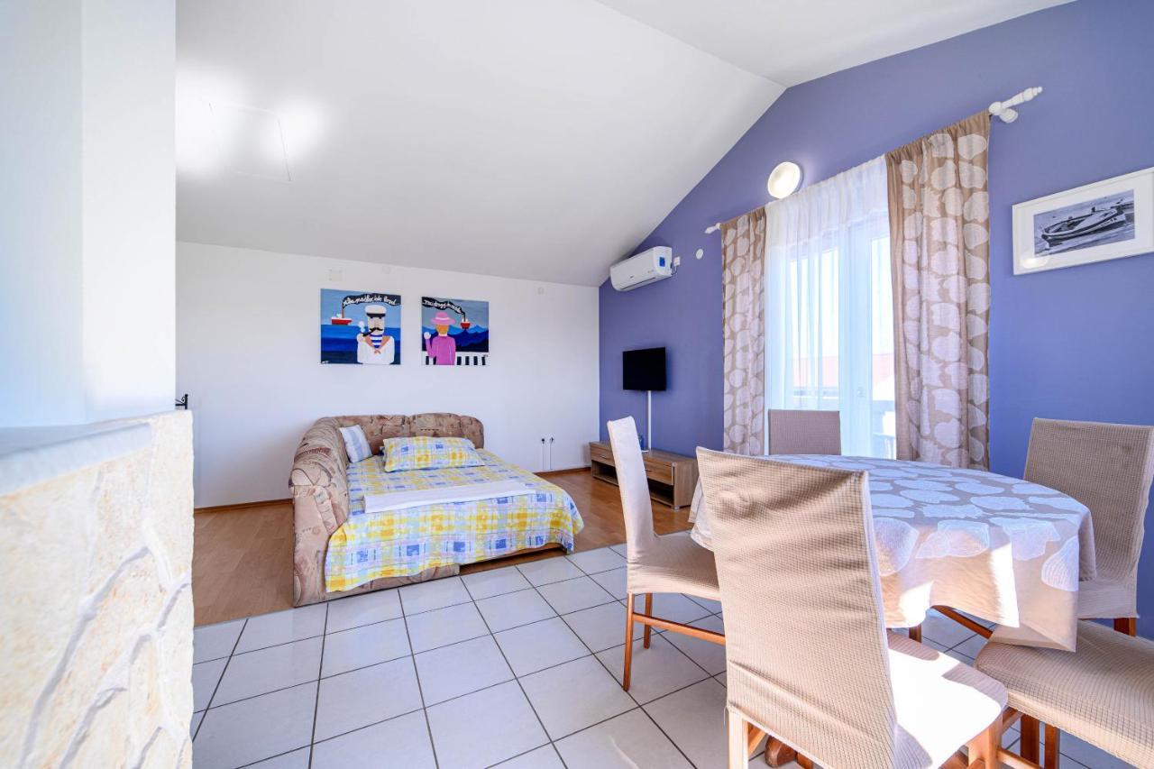 Apartman More ชิเบนิก ภายนอก รูปภาพ